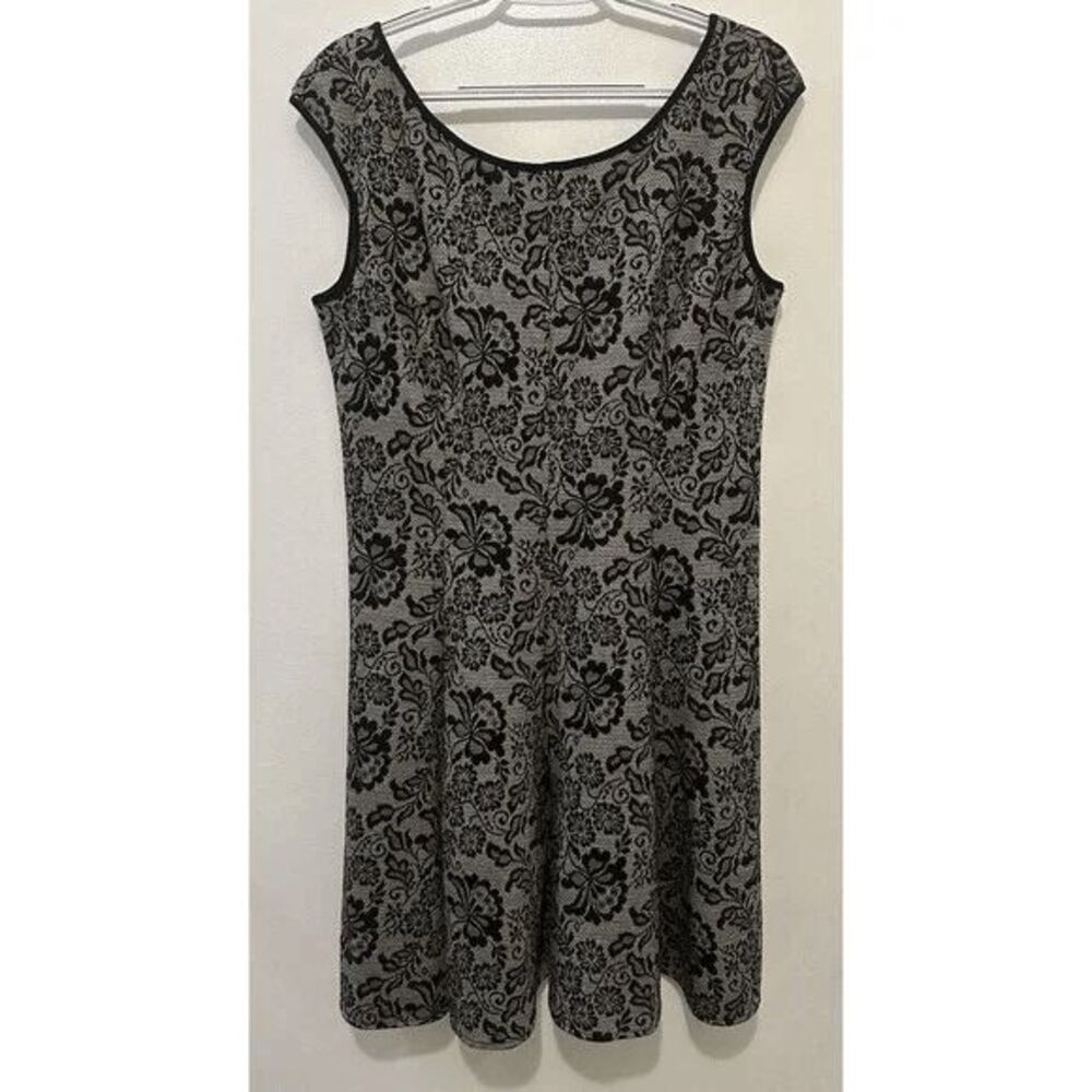 New Maggy London Fit and Flare Dress Size 8 Floral Lace Print Tan Stretch party